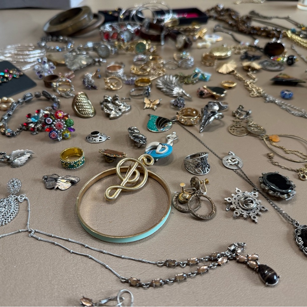 Assorted Jewelry Collection - Picture 3 of 4